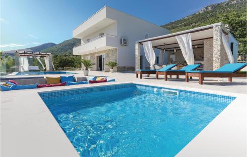  Four-Bedroom Holiday Home in Kastel Stari, Unterkunft in Kaštela