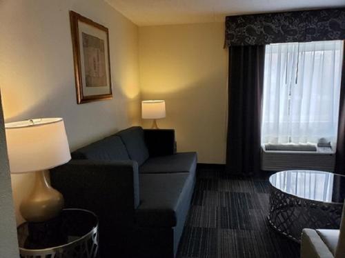 Club Hotel Nashville Inn & Suites - main image