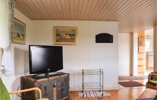 Three-Bedroom Holiday Home In Borgholm in Kopingsvik