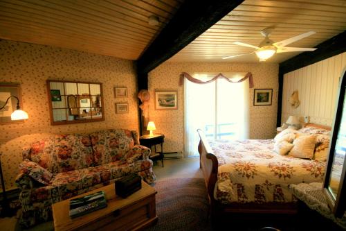 Stouffermill Bed & Breakfast in Algonquin Highlands (ON)