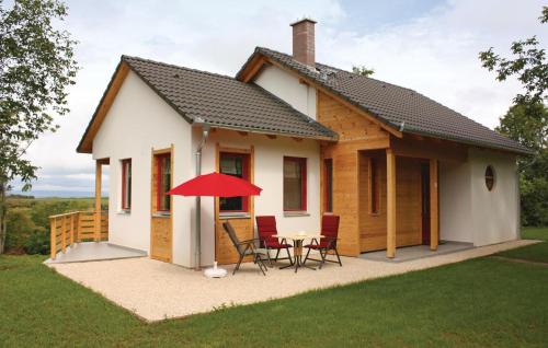  Three-Bedroom Holiday Home in Szolad, Pension in Szólád