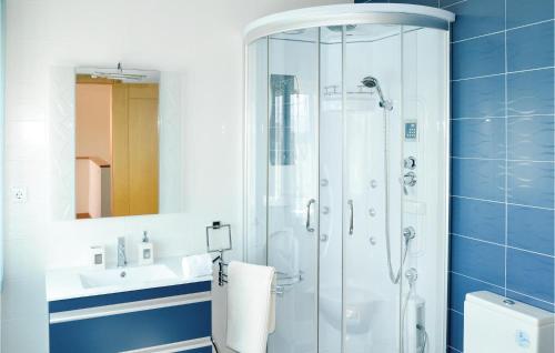  Five-Bedroom Holiday Home in Miragaia in Miragaia