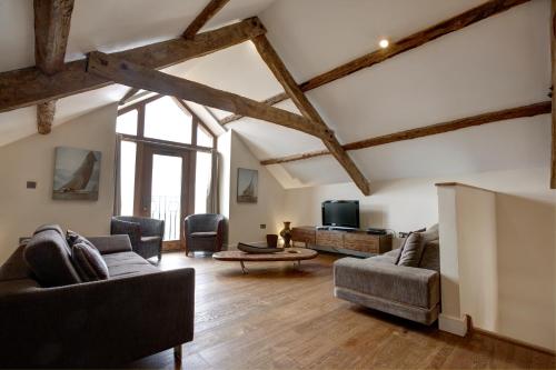 The Threshing Barn - image 7
