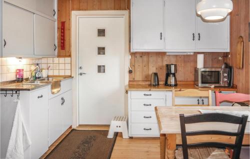 مطبخ, Three-Bedroom Holiday Home In Sjusjoen in Sjusjoen