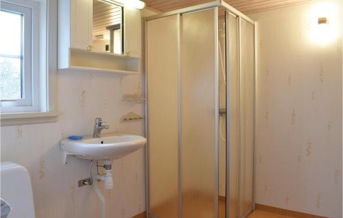 Salle de bain, Three-Bedroom Holiday Home In Borgholm in Kopingsvik