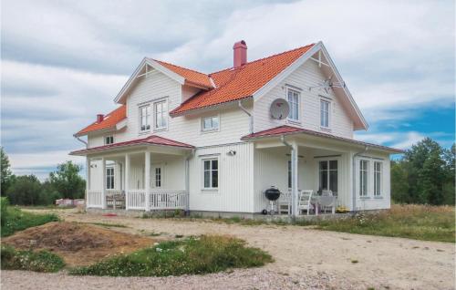 Beautiful Home In Gnosj With 4 Bedrooms - Gnosjö