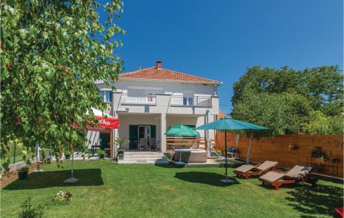  Two-Bedroom Apartment in Sinj, Pension in Sinj bei Sičane