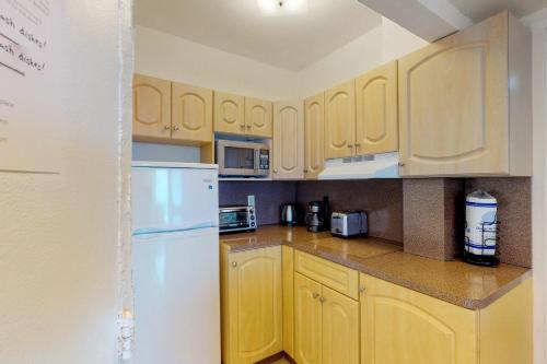 Castle Beach: Sea Grass Condo - image 2