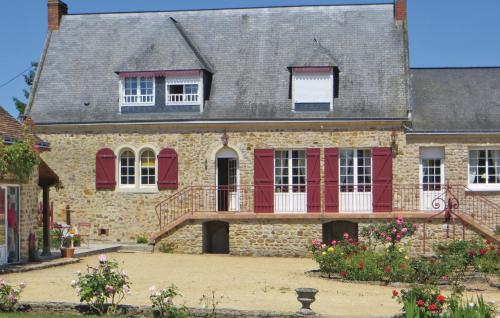 . Awesome Home In Juigne Sur Sarthe With 4 Bedrooms, Wifi And Private Swimming Pool