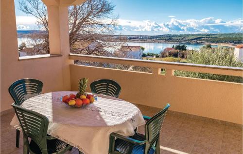  Two-Bedroom Apartment in Caska, Unterkunft in Skunca