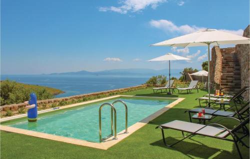  Four-Bedroom Holiday Home in Aigina Saronic Island in Sfendoúrion