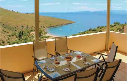  Four-Bedroom Holiday Home in Aigina Saronic Island in Sfendoúrion