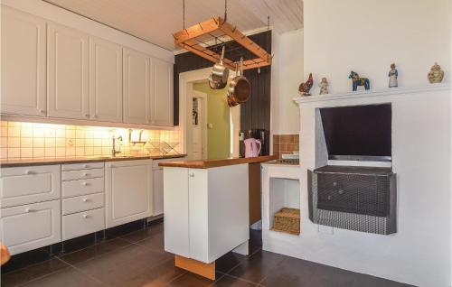 virtuve, 4 Bedroom Nice Home In Sollebrunn in Sollebrunn