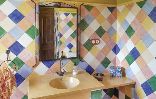 Nice home in Osuna with 5 Bedrooms, Private swimming pool and Outdoor swimming pool