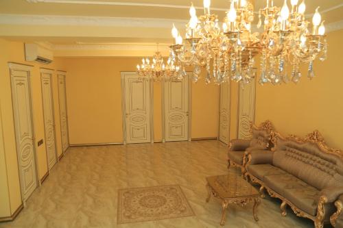 AL SHEIKH 5 BEDROOM LUXURY APARTMENT 1