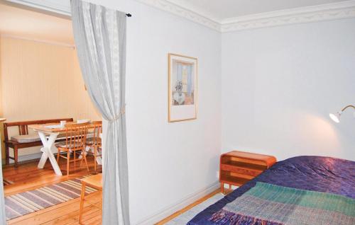 Awesome Home In Falkoping With Kitchen in Broddetorp