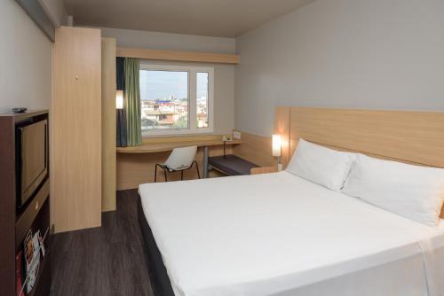 ibis Aracaju Located in Aracaju City Center, Ibis Aracaju is a perfect starting point from which to explore Aracaju. The property offers guests a range of services and amenities designed to provide comfort and con