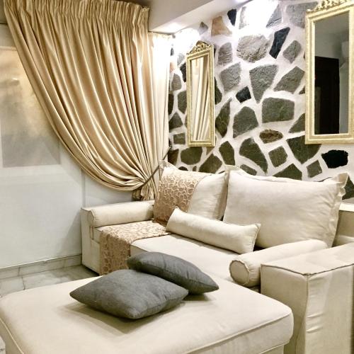  Modern Salon in Thessaloniki