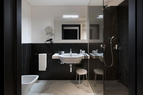 J Hotel - image 6