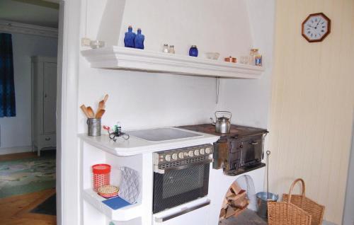 köök, Awesome Home In Falkoping With Kitchen in Broddetorp