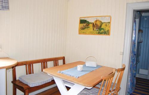 köök, Awesome Home In Falkoping With Kitchen in Broddetorp
