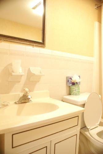 Downbeach Inn - image 2