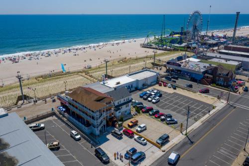 Boardwalk Hotel Charlee & Apartments Beach Hotel Oceanfront