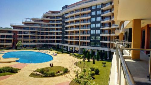 Apartment with Pool View  image 2