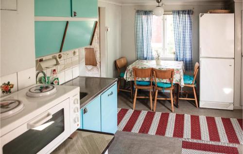 주방, 3 Bedroom Lovely Home In Vimmerby in 비머비