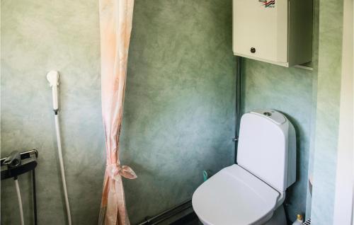 화장실, 3 Bedroom Lovely Home In Vimmerby in 비머비