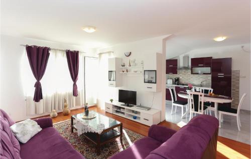 3 Bedroom Lovely Apartment In Gata