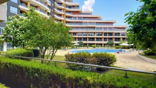 Apartment with Garden View image 2