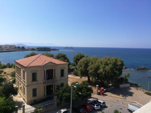 Ranias luxurious Apartment with sea view! in Chania