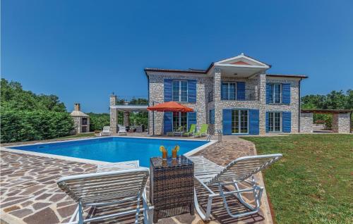  Five-Bedroom Holiday Home in Vilanija, Unterkunft in Vilanija
