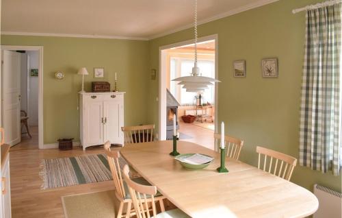 virtuve, Four-Bedroom Holiday Home In Ljungby in Bolmstad