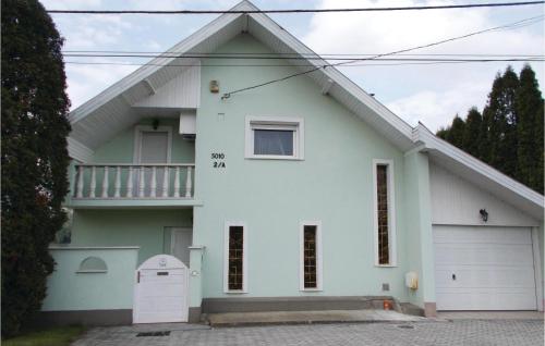  Three-Bedroom Holiday Home in Kiskunlachaza in 2340 Kiskunlacháza