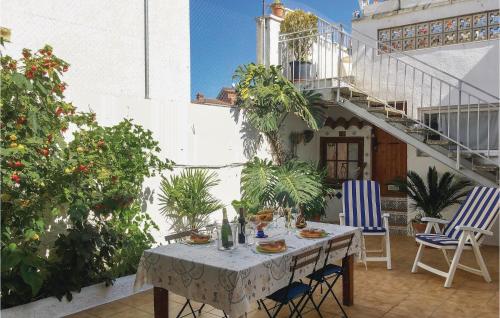 Awesome apartment in Pineda de Mar with 3 Bedrooms and WiFi - Apartment - Pineda de Mar