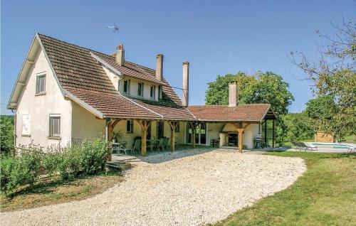 Stunning Home In Eyliac With 5 Bedrooms, Wifi And Heated Swimming Pool - Saint-Laurent-sur-Manoire