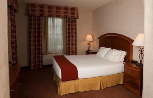 Ruidoso Mountain Inn Stop at Ruidoso Mountain Inn to discover the wonders of Ruidoso (NM). Both business travelers and tourists can enjoy the hotels facilities and services. Facilities like 24-hour front desk, facilities