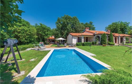  Nice Home In Belavici With Sauna, Indoor Swimming Pool And Private Swimming Pool, Pension in Hreljići