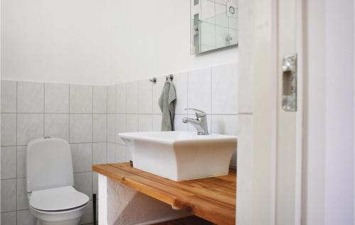 Vannas istaba, 1 Bedroom Awesome Apartment In Glemmingebro in Glemmingebro