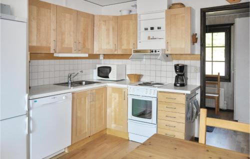 ห้องครัว, Awesome apartment in Slen with 2 Bedrooms and Sauna in เซเลน