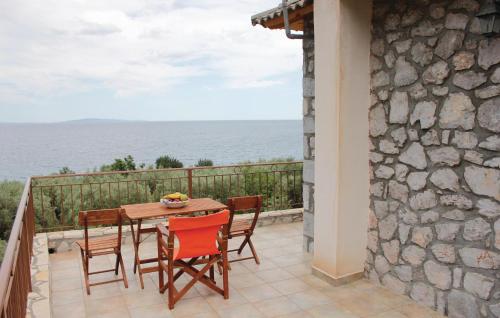 Two-Bedroom Holiday Home in Andreas Paralio gîte à louer Orióndas