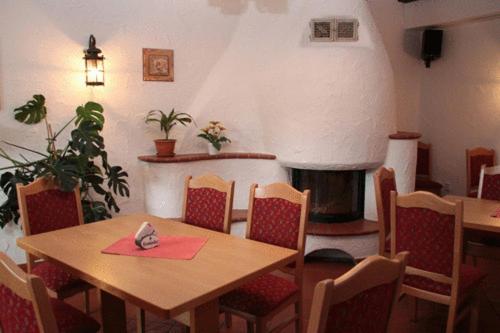 Pension & Gasthaus Kahren - image 3