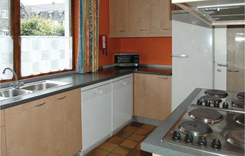  Six-Bedroom Holiday Home in Waimes in 4950 Weismes