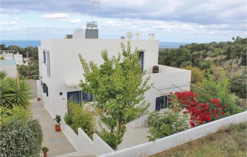  Four-Bedroom Holiday Home in Rethymno, Crete in Ayía Paraskeví