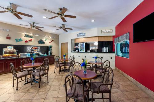 Super 8 by Wyndham Eureka Springs – Eureka Springs, AR