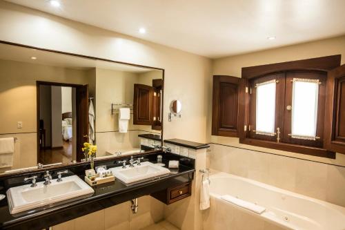 Villa Maria Cristina Hotel - image 2
