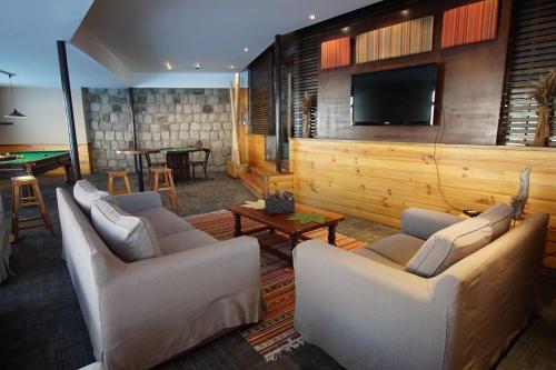 Koplietošanas atpūtas telpa ar TV, Colorado Apart Hotel in Farellones
