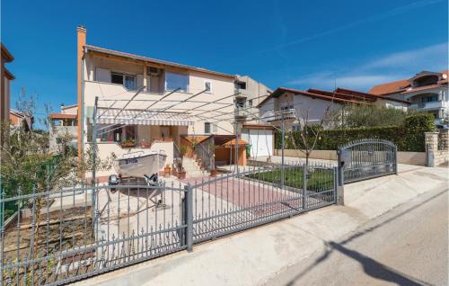  Two-Bedroom Apartment in Zadar, Unterkunft in Zadar